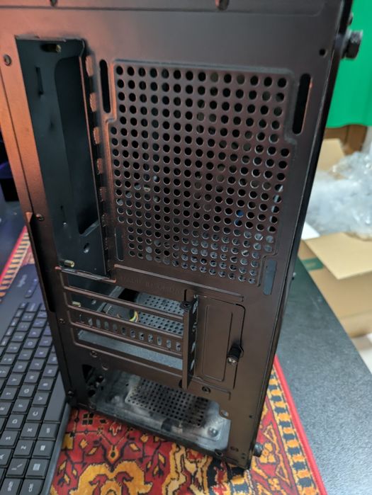 Vand carcasa PC pentru gaming sau office URGENT!!
