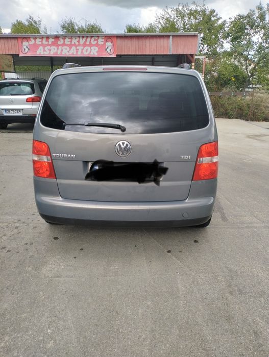 Vând Volskwagen Touran motor 1.9
