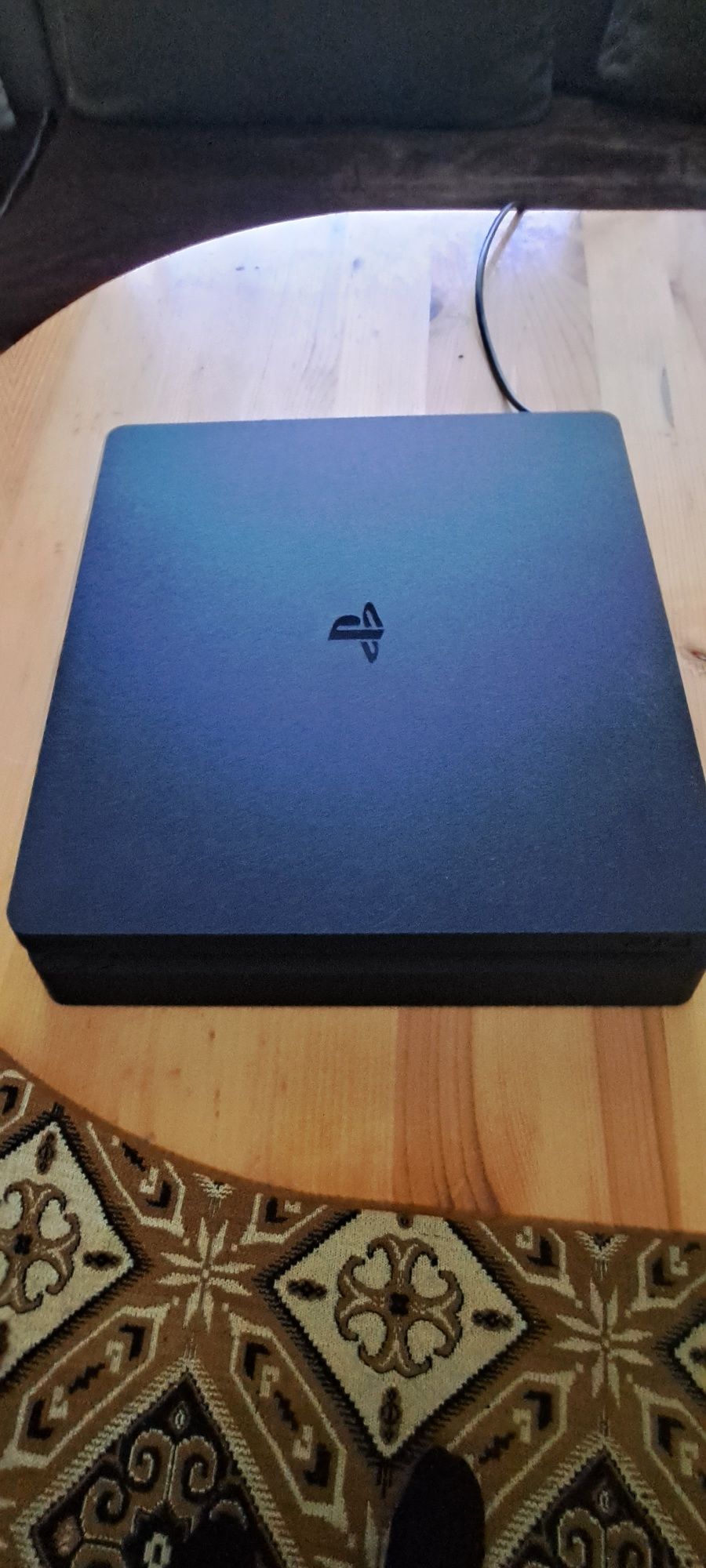 PlayStation 4 Slim 1TB PS4 ПС4 + 2 джойстика + 3 игри