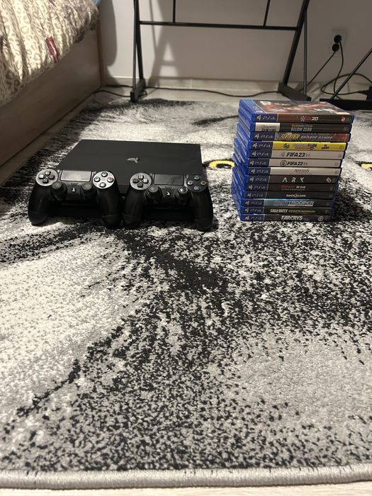 PlayStation 4 Pro 1TB + 2 controllere originale + 14 jocuri