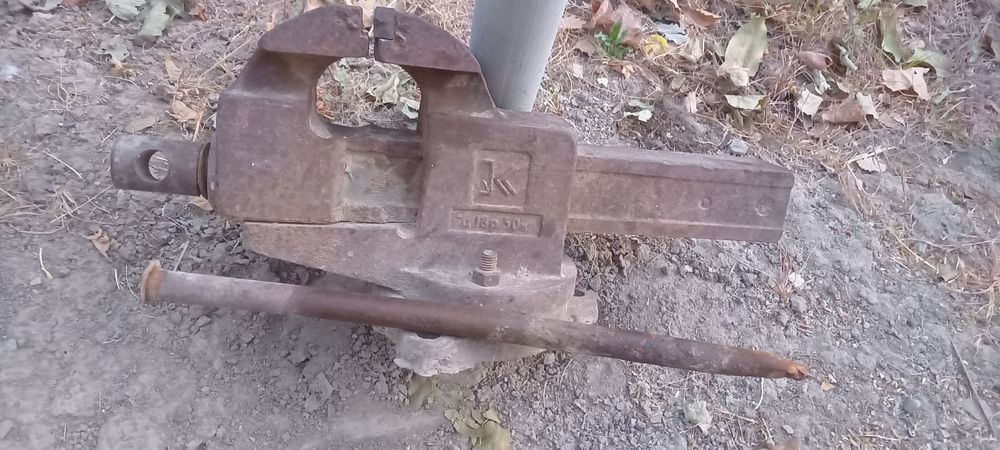 Тиски рабочим состаяния хорошие