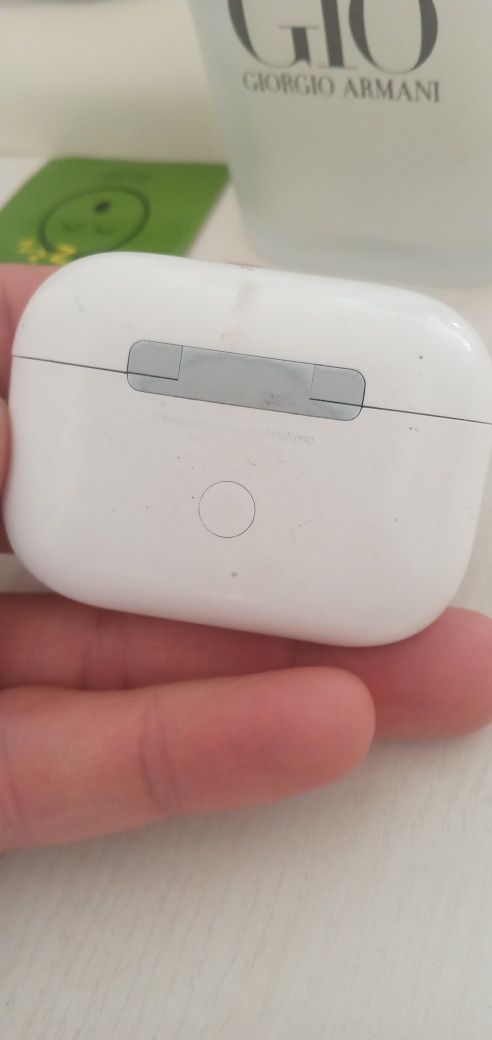 Airpods 3 pro ot betida qrlgan joylari bor ishlashi moshniy zaryadkasi