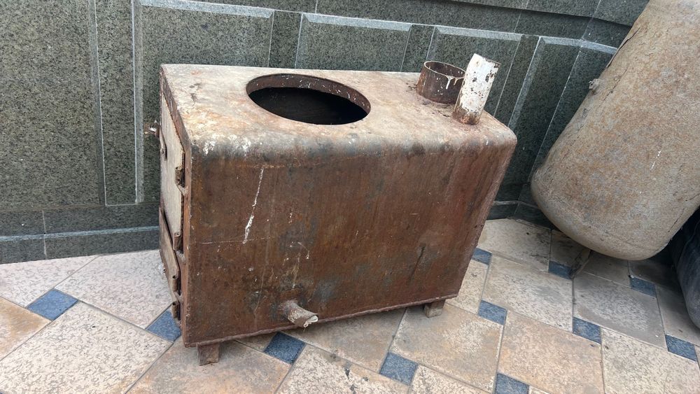 Печь газ отынга арналган. Жылуды суменнен айдайтын.