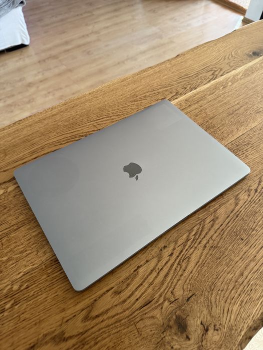 2019 MacBook Pro 16, i7, 16GB, 512GB