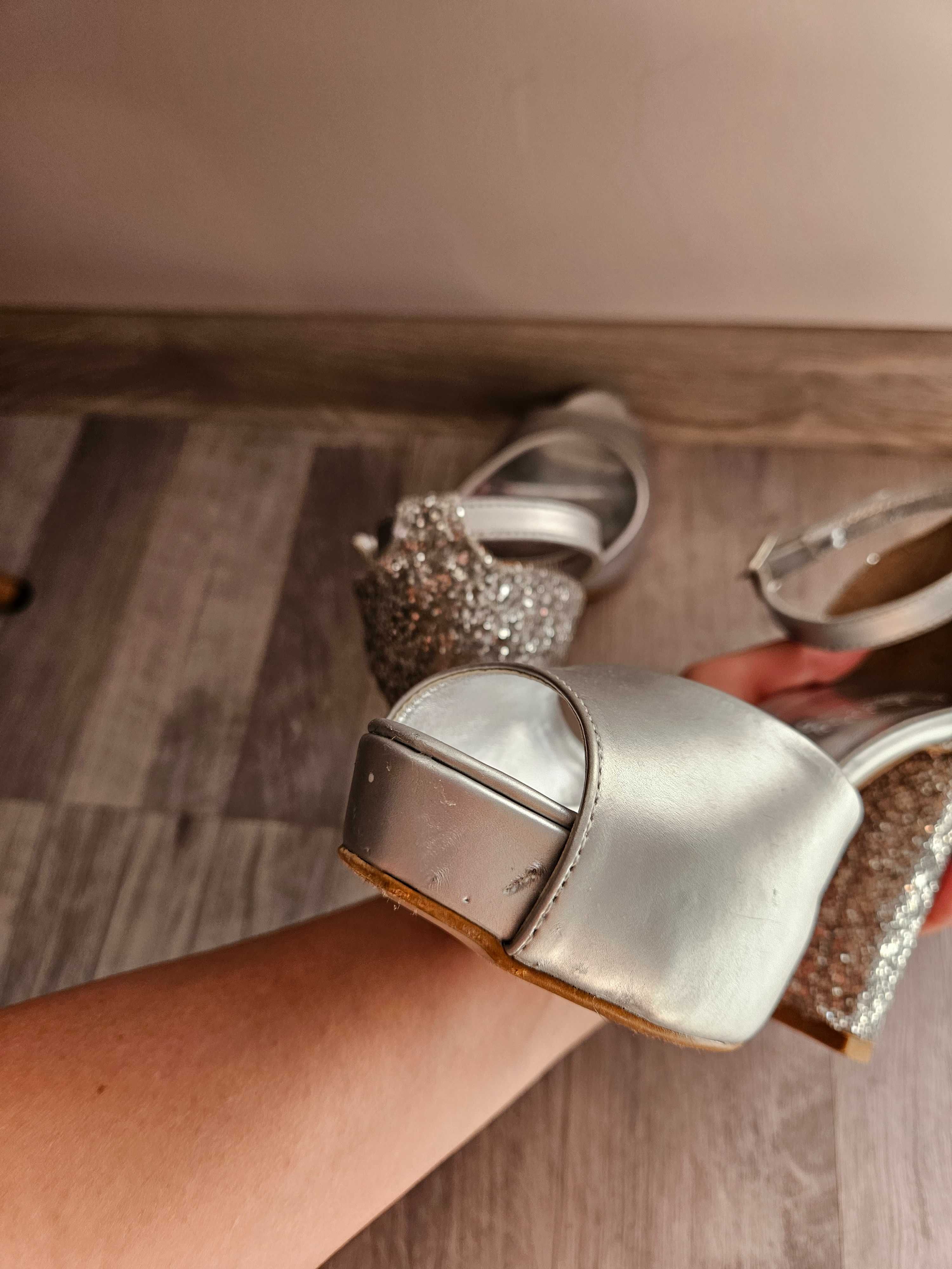 Сребърни обувки на висок ток+ДОСТАВКА