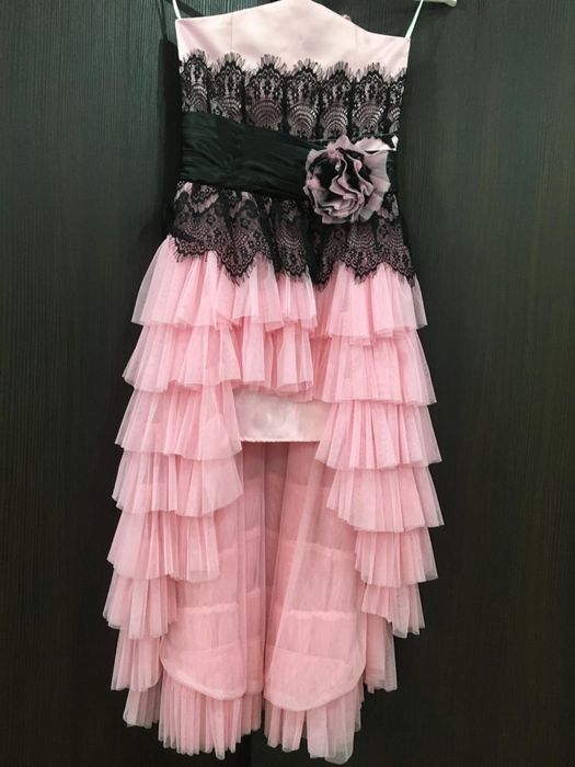 Продам или отдам напрокат розовое платье со шлейфом с корсетом