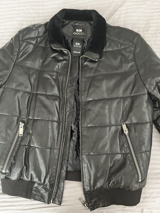 Продам срочно кожаную кутрку Gucci