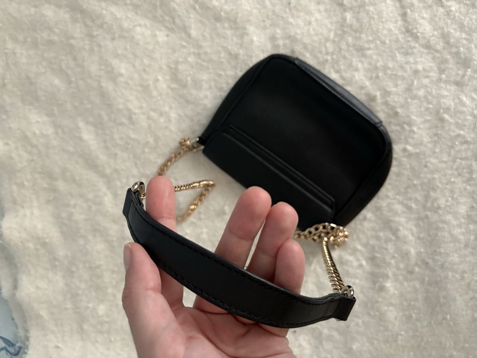 Черна чанта - Stradivarius