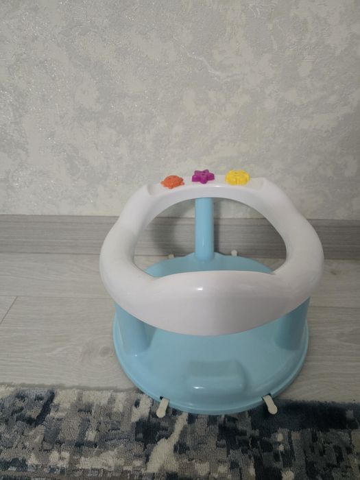 Детские принадлежности: горшок, сиденье, и для купании, новые