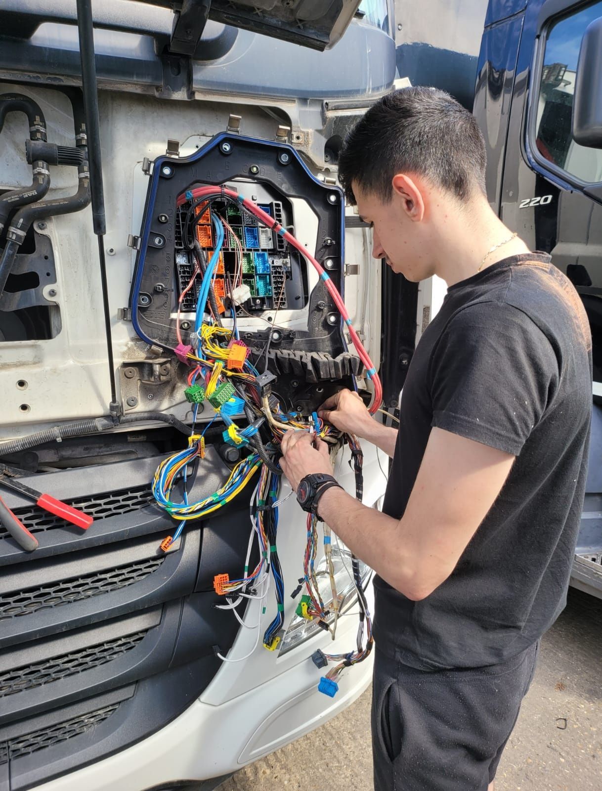 Electrician/Electronist Auto MOBIL.