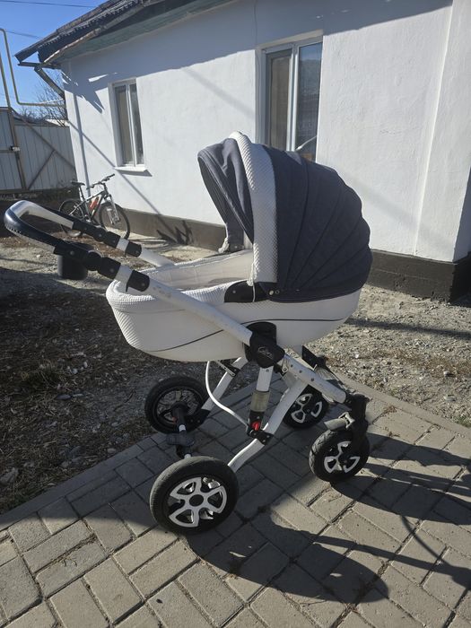 Продам коляску ADAMEX.