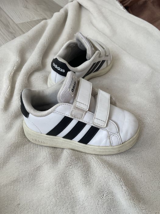 Adidas marimea 24 pentru joaca