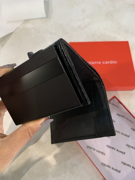 Мъжки портфейл нов с дефект Pierre Cardin