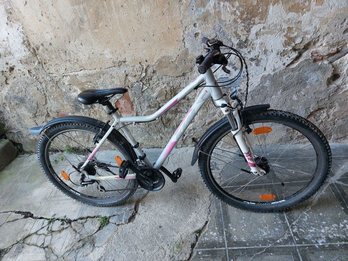 Vând bicicleta de dame