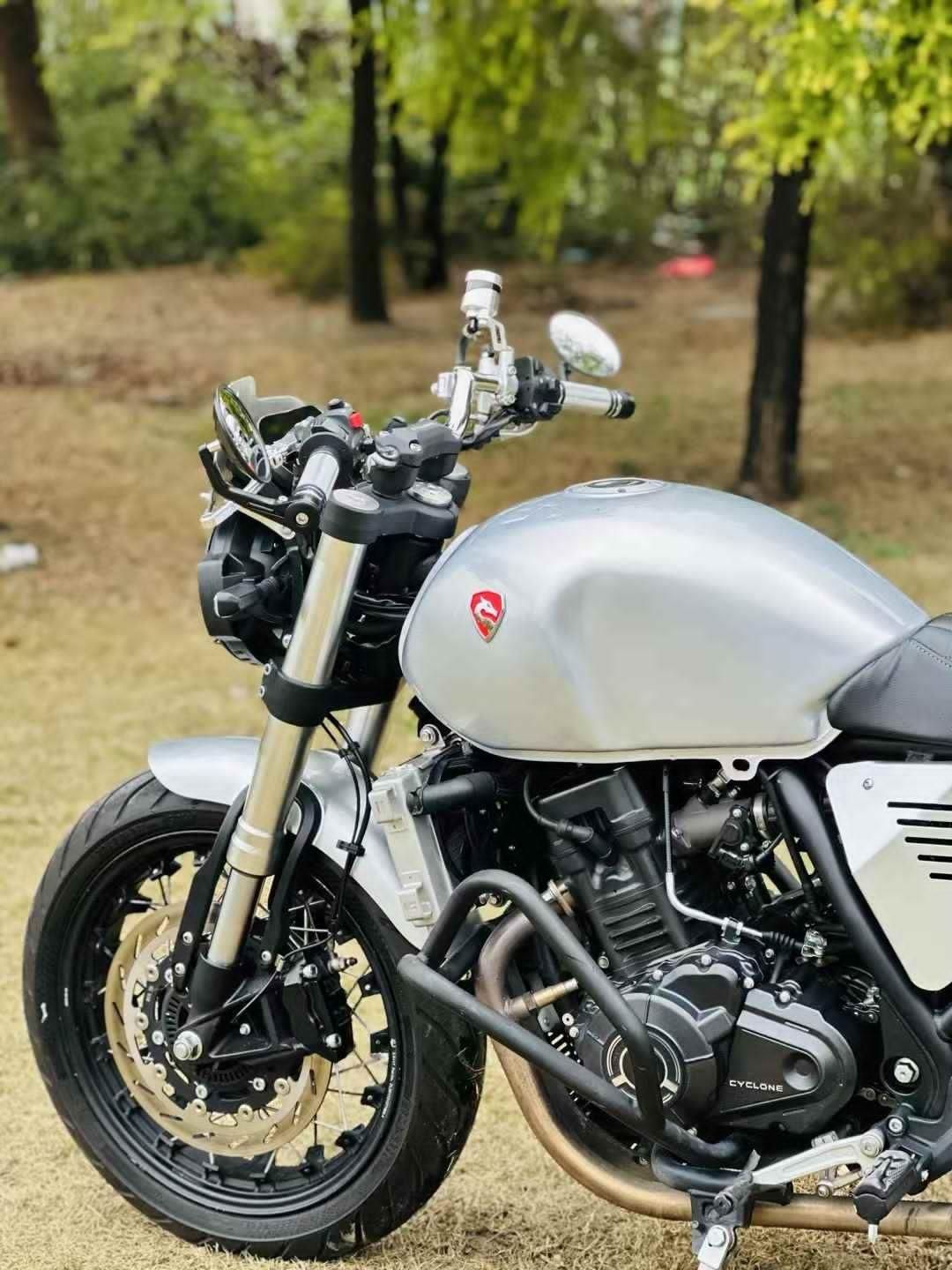 Cyclone RE3 (sr400) caferacer