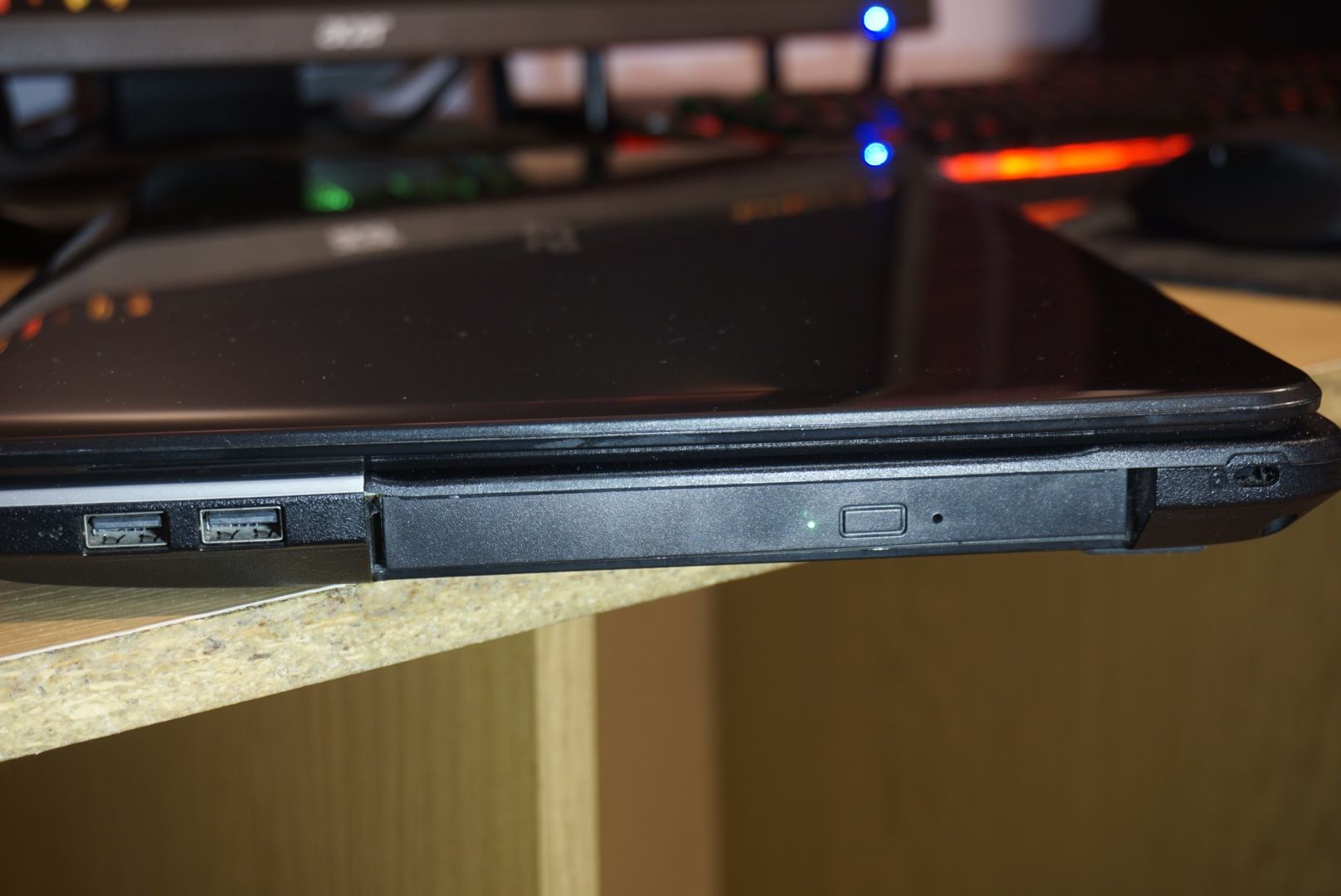 Acer Aspire E1-531 – 12GB RAM / 250GB SSD / Отлично състояние