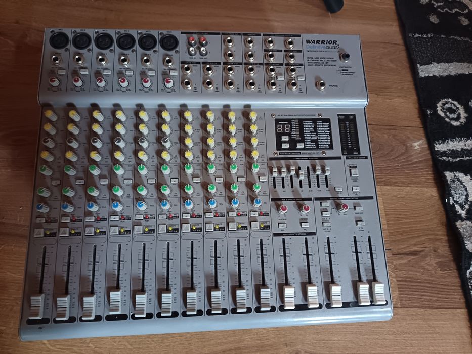 Vând mixer activ 2x500w