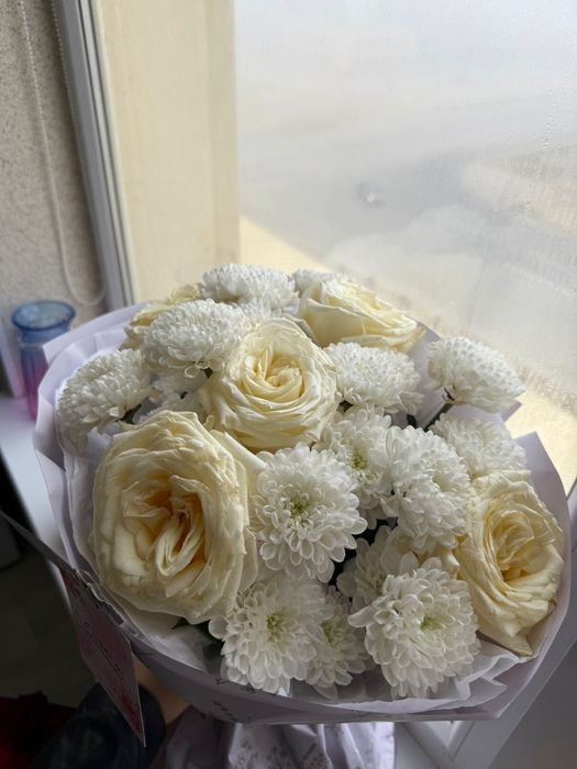 Цветы свежые белые