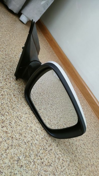 Правое боковое зерколо