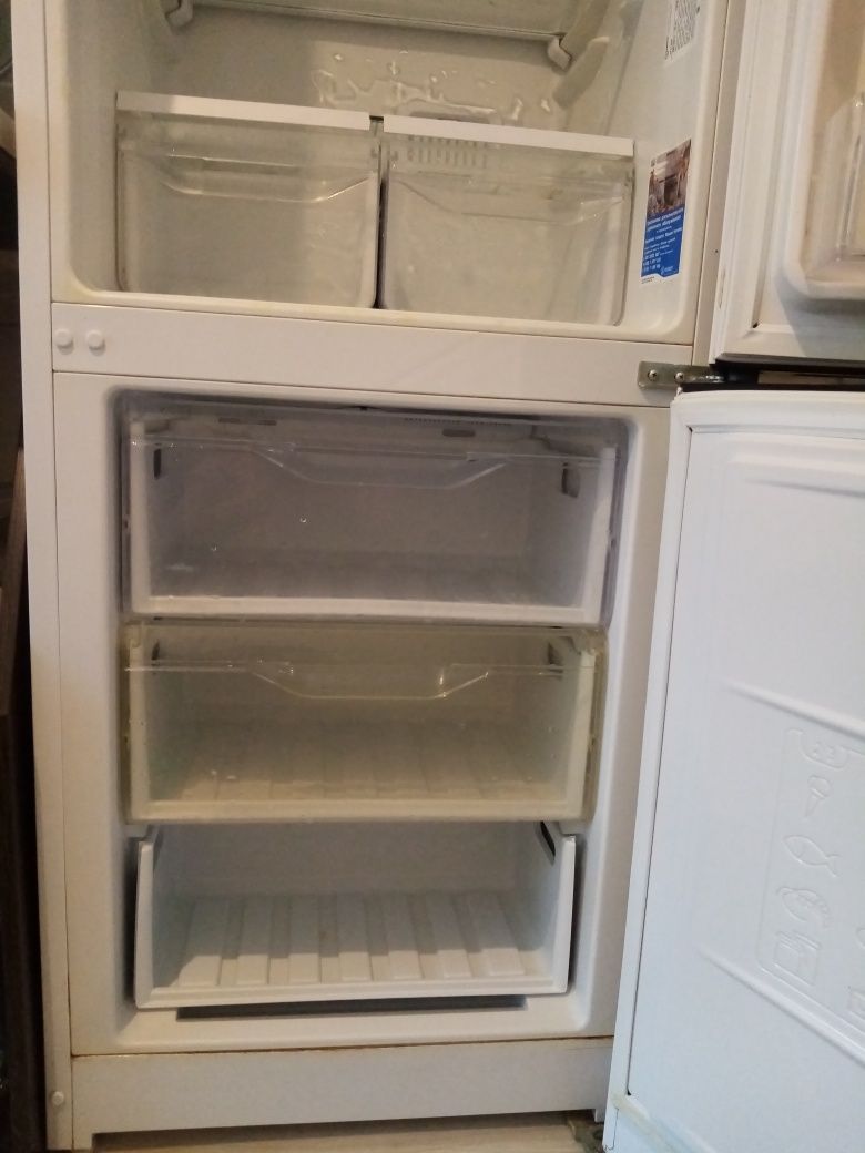 Холодильник INDESIT "No Frost"