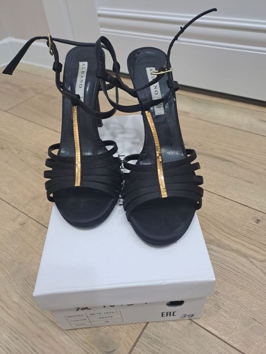 Продам босоножки и туфли