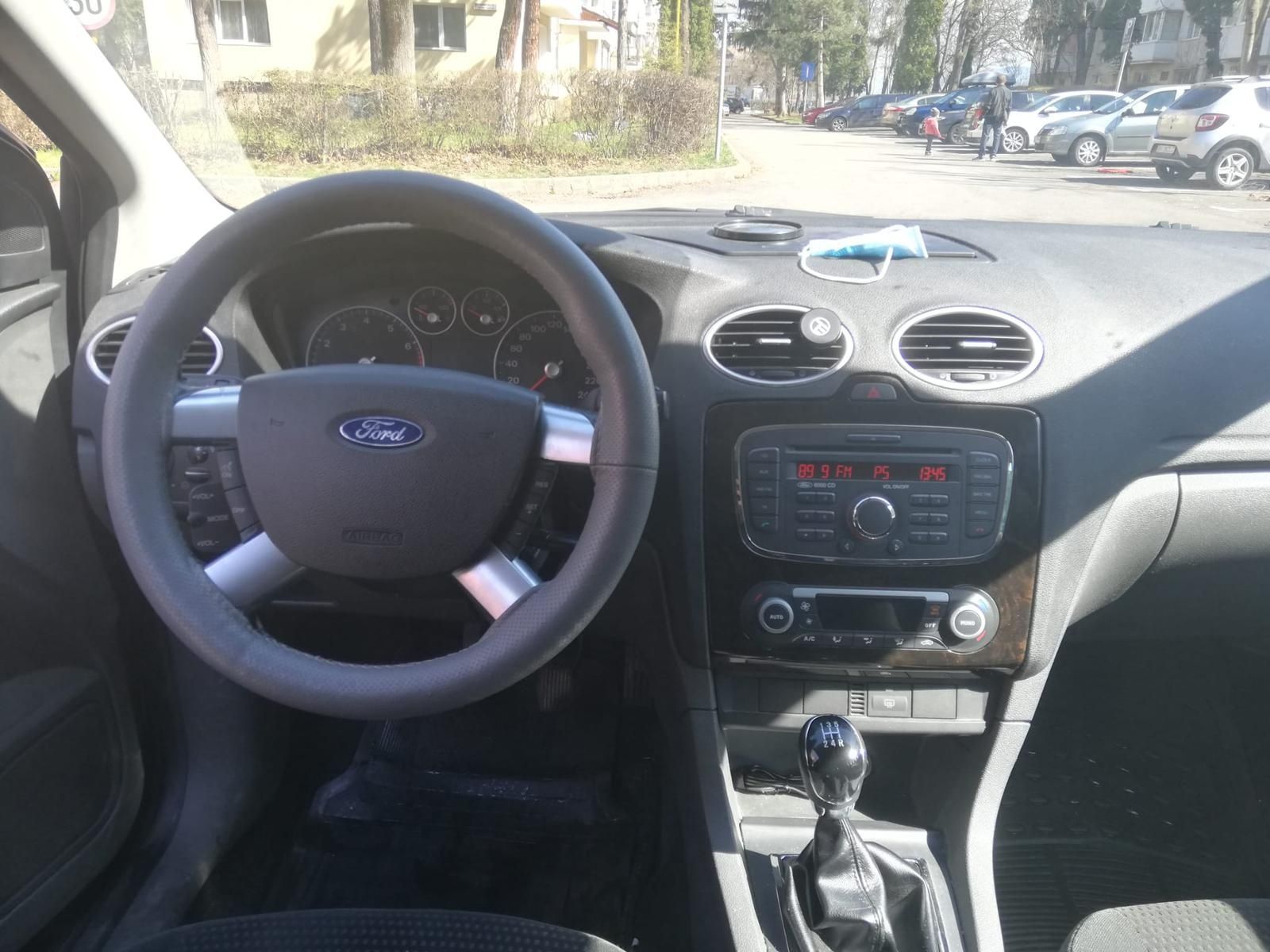 Vand Ford Focus Ghia 1.8 benzina