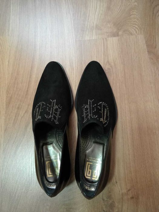 Se Vinde O Pereche de Pantofi CARLO PIGNATELLI