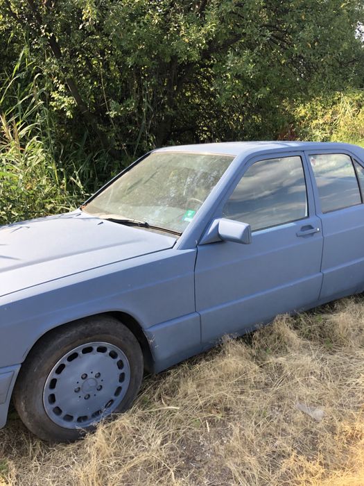 Два броя на части Мерцедес Е190 Mercedes E190 2000 куб.