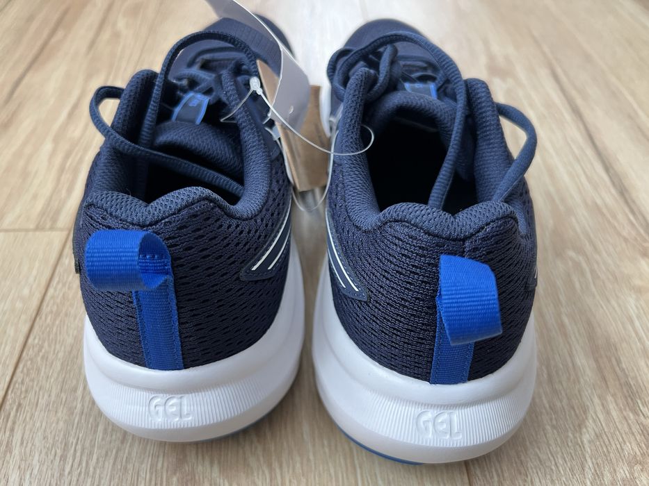 Asics маратонки нови