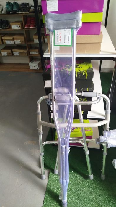 Продам подмышечные костыли