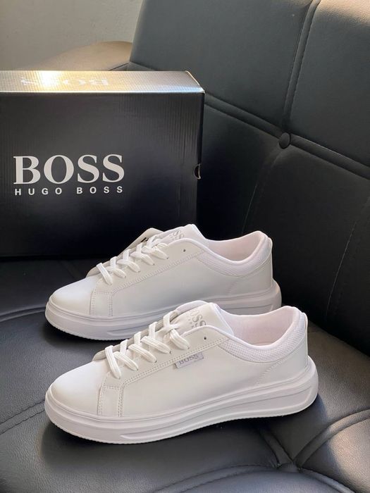 Adidasi Boss Noi !!! Marimi 40/44 !!!