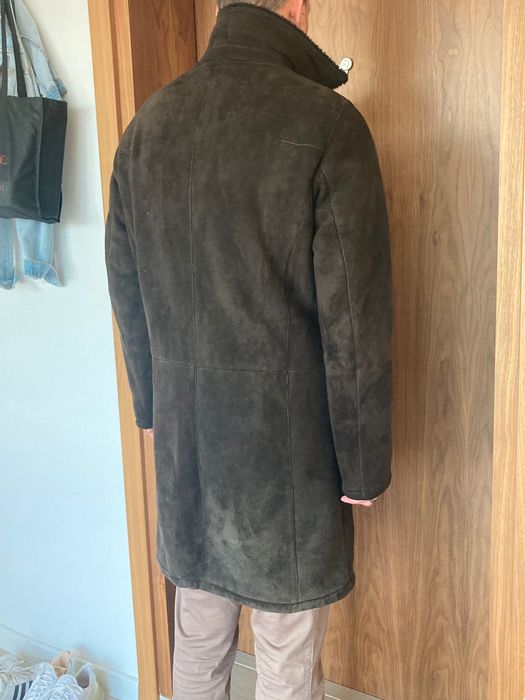 Палтото KONEN от еластична и лека агнешка кожа