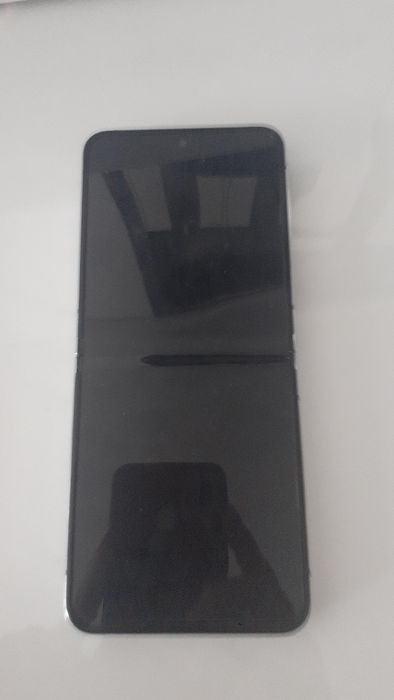 Здравейте,продавам Samsung flip 5
