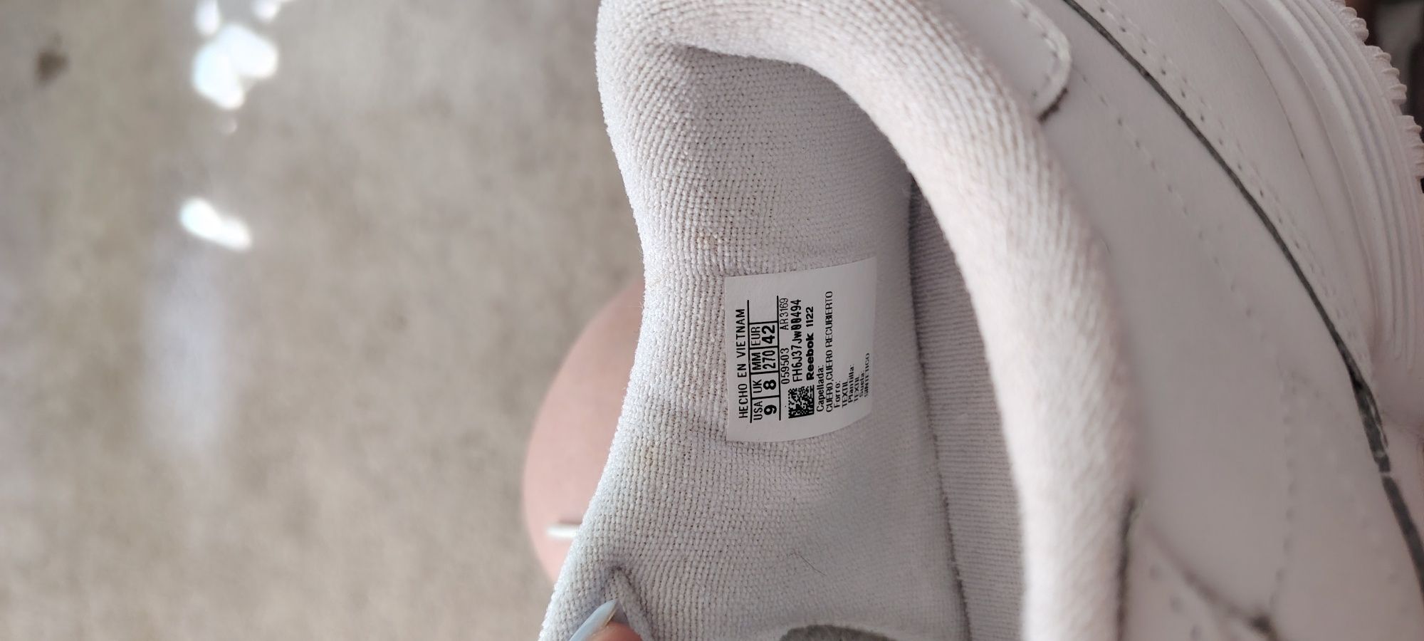 Продаются новые кроссовки оригинал Reebok