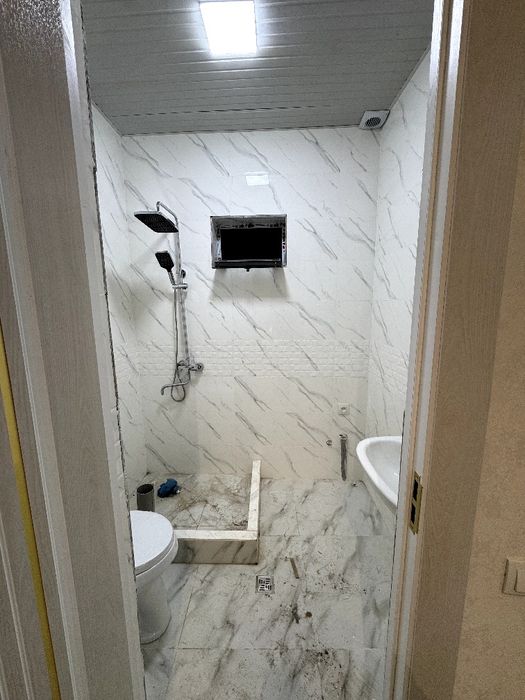 Nazarbek harakatta uchaska sotiladi 1.6 sotix 4ta xonadan iborat!