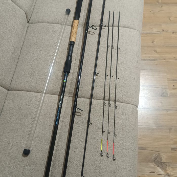 Vând feeder preston monster 4m