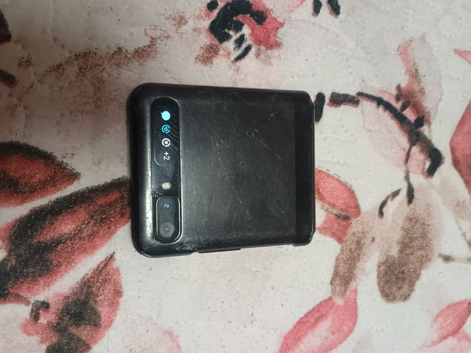 Samsung Z flip 1 за части.