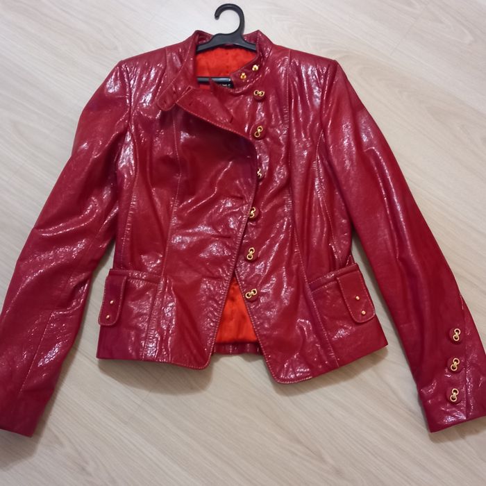 НОВО оригинално дамско яке GUESS