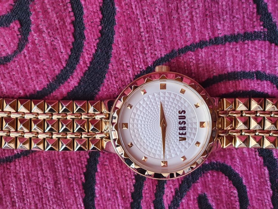 Позлатен 100% оригинален часовник VERSUS BY VERSACE