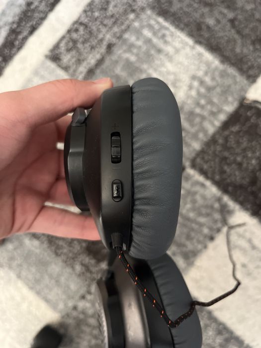 casti jbl ascultat muzica