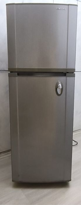 Хладилник Samsung - почистен и работещ