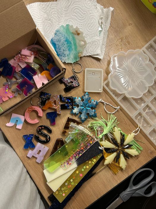 книгоразделите и ключодържатели от епоксидна смола