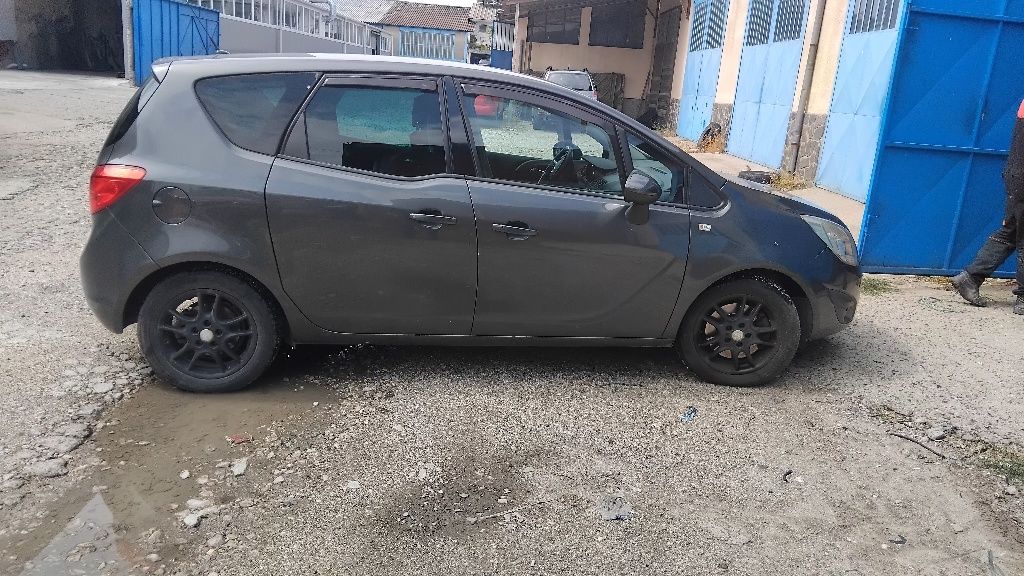 Opel Meriva B с регистрация, винетка и застраховка