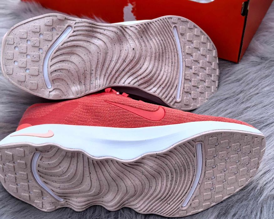 Nike  Motiva оригинални нови дамски сникърси  38.5 номер