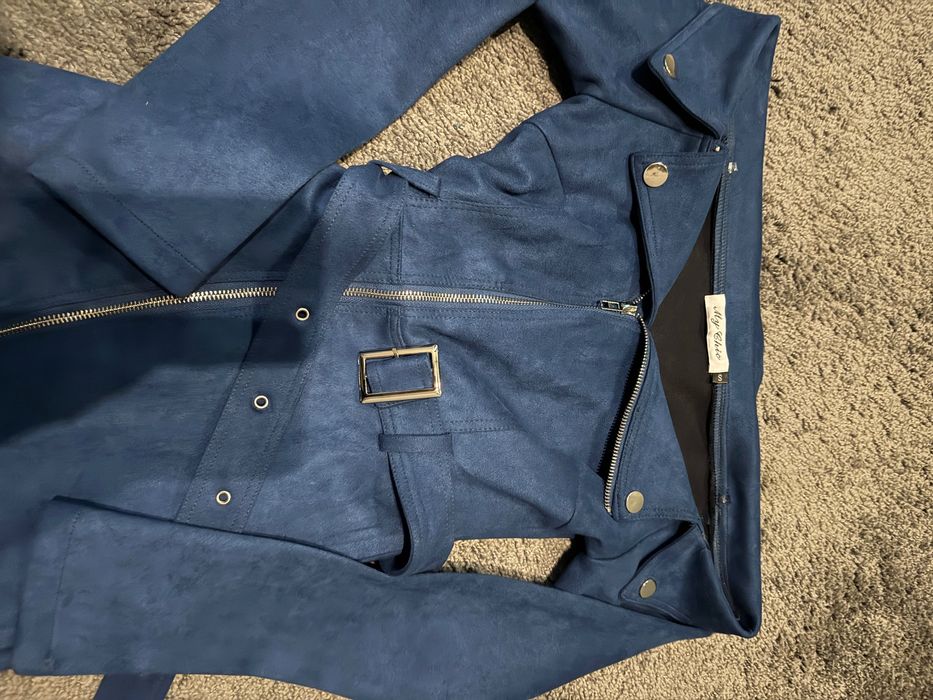 Красива рокля в тъмно синьо