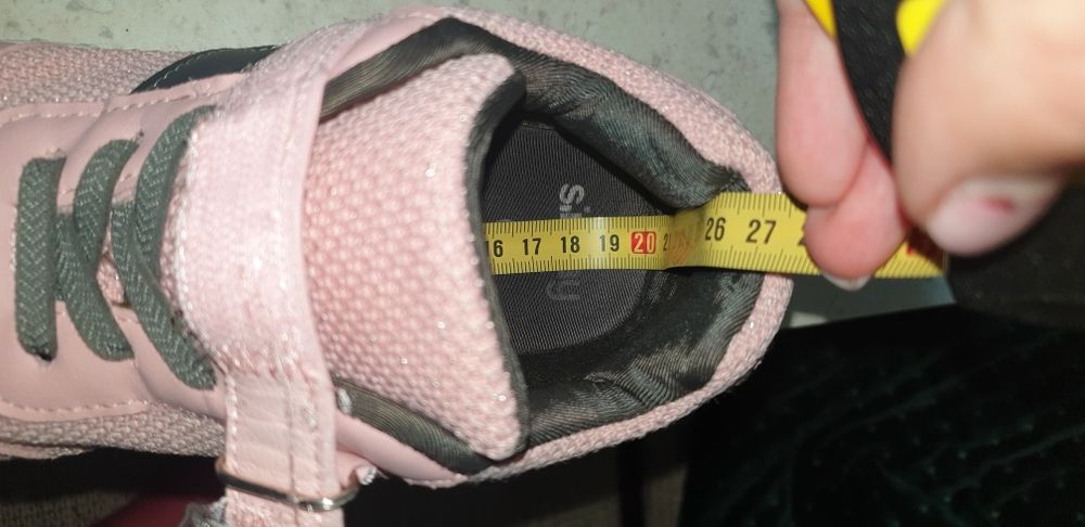 Adidasi roz fete Sinsay 31