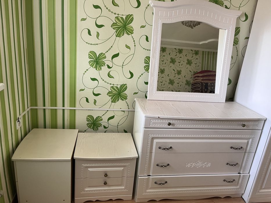 комплект комод зеркола и 2 тумба