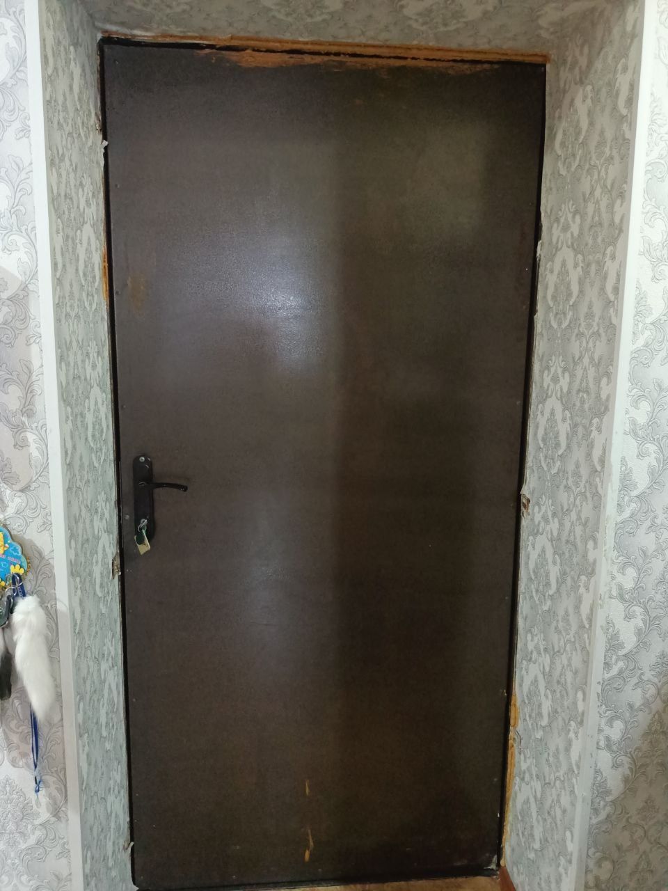 Продам металлическую входную дверь