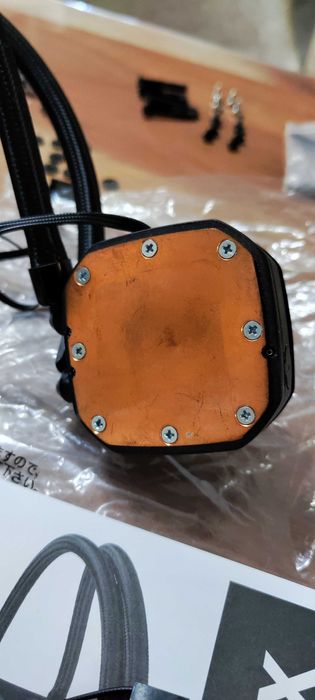 Водно охлаждане Corsair H100x за процсори AMD/INTEL