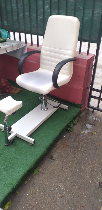 Vând  scaun pedichiură.